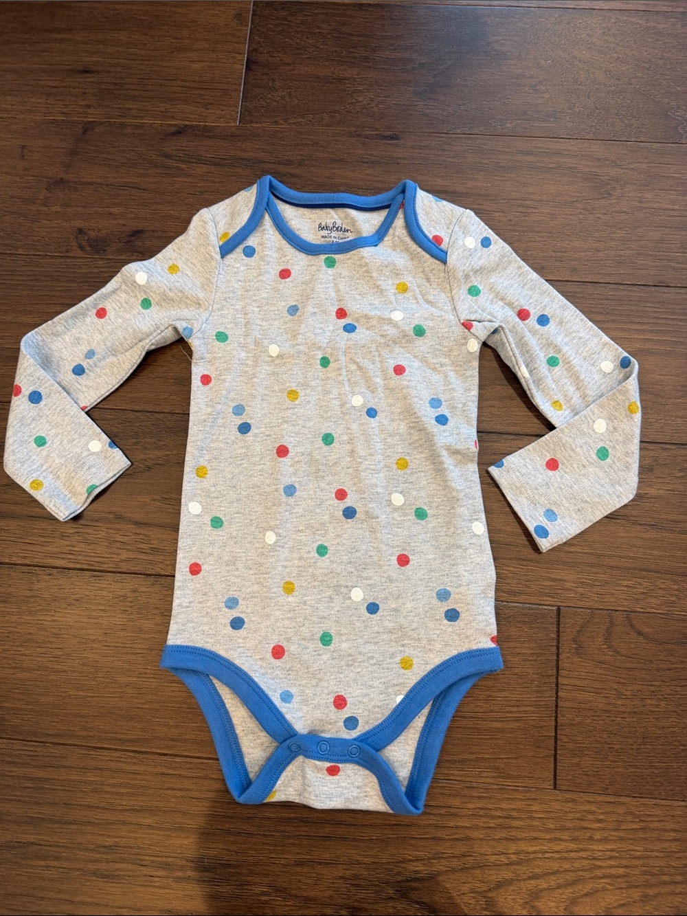 Baby Boden Gray Polka Dot Long Sleeve Onesie Size 2-3 Years - C52-063